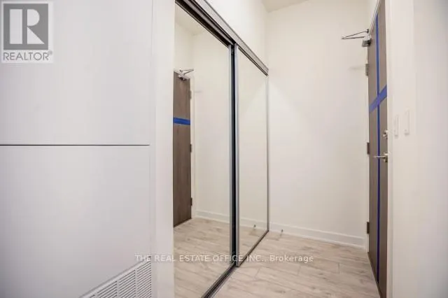 815W - 27 BATHURST STREET