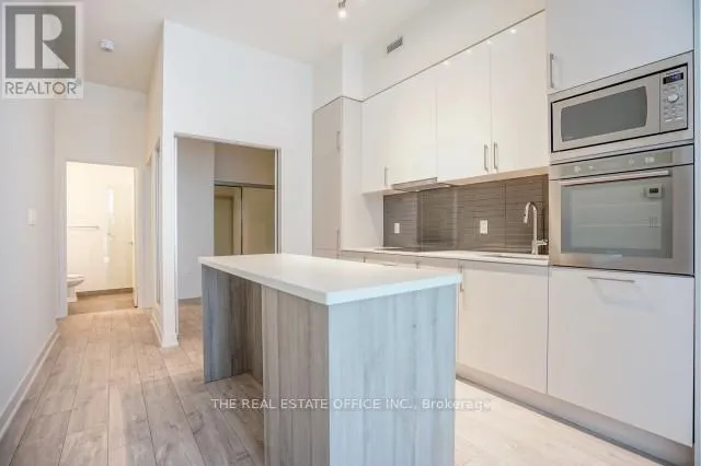 815W - 27 BATHURST STREET