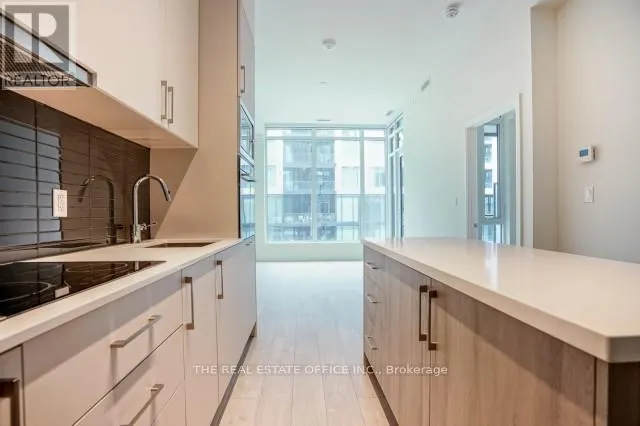 815W - 27 BATHURST STREET