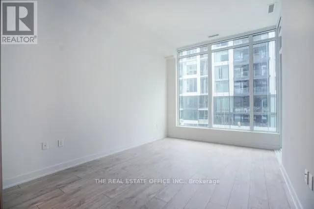 815W - 27 BATHURST STREET