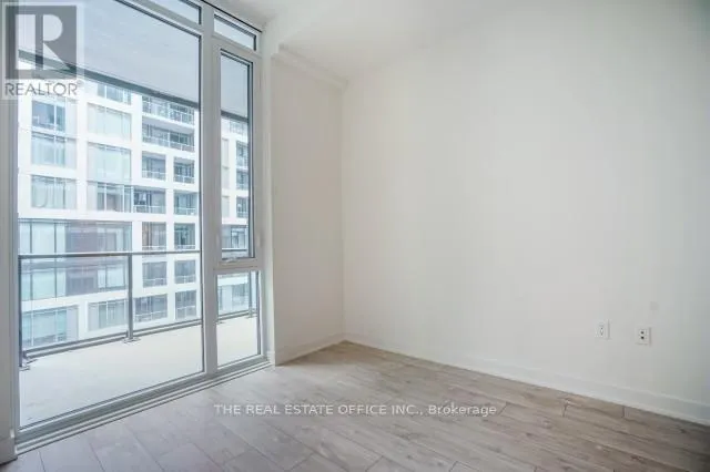 815W - 27 BATHURST STREET