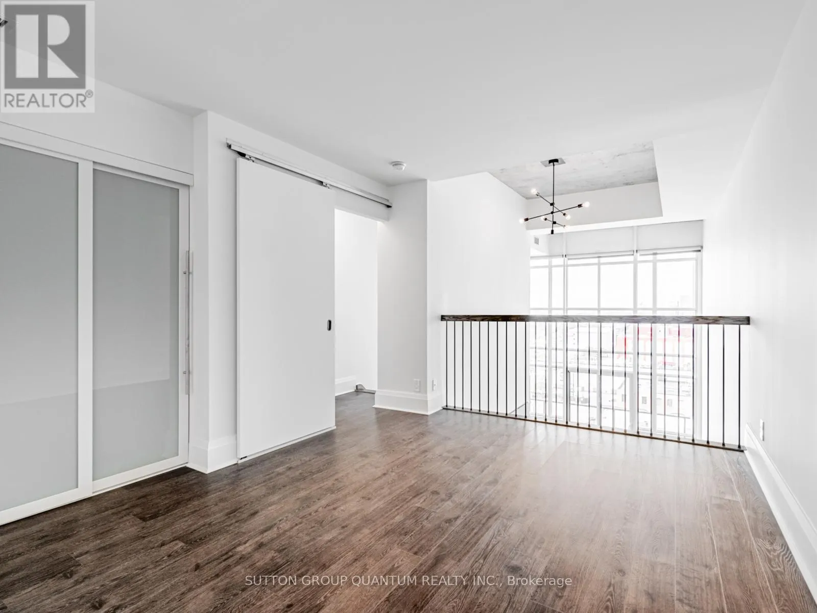 741 - 5 HANNA AVENUE