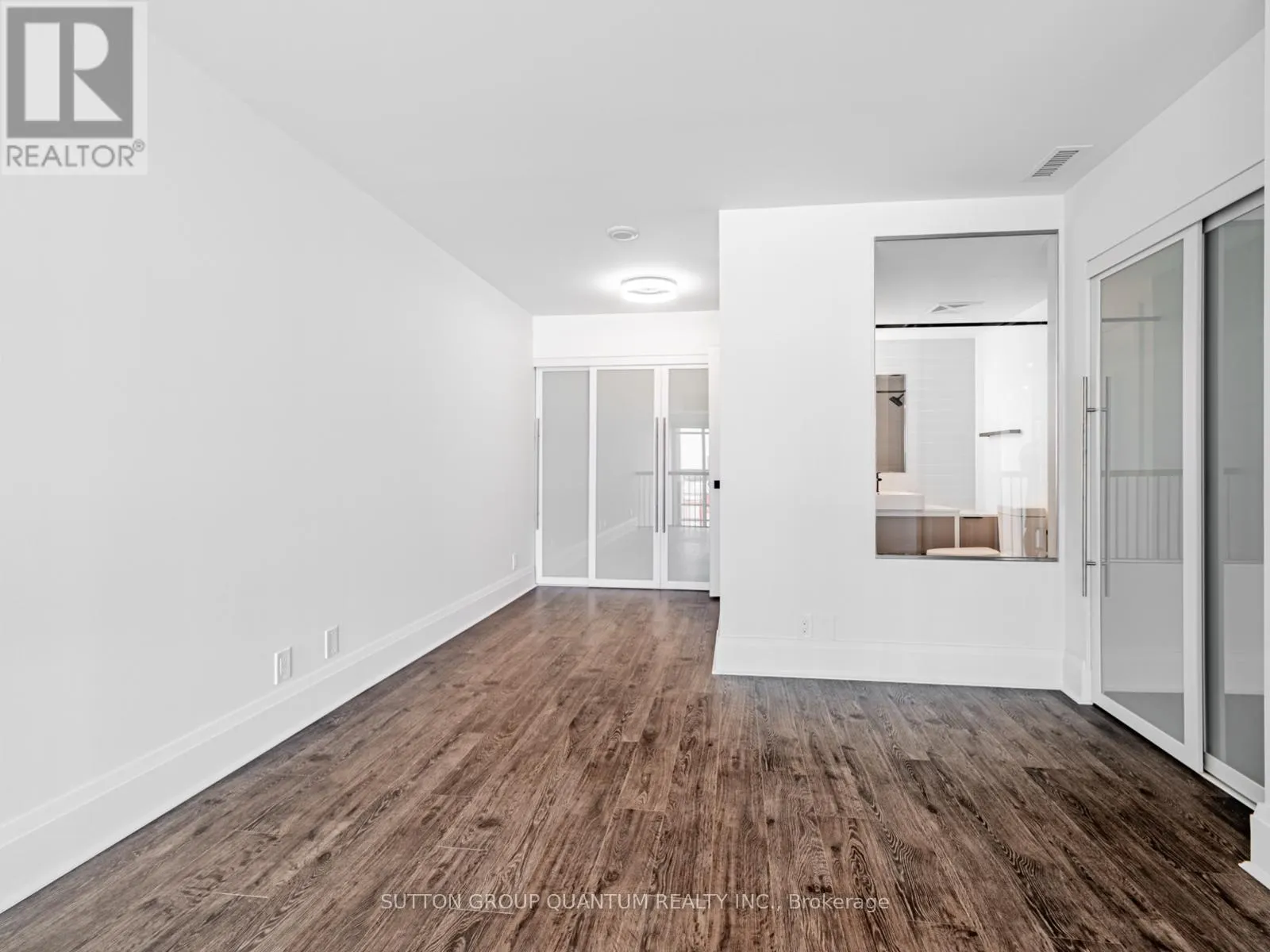 741 - 5 HANNA AVENUE