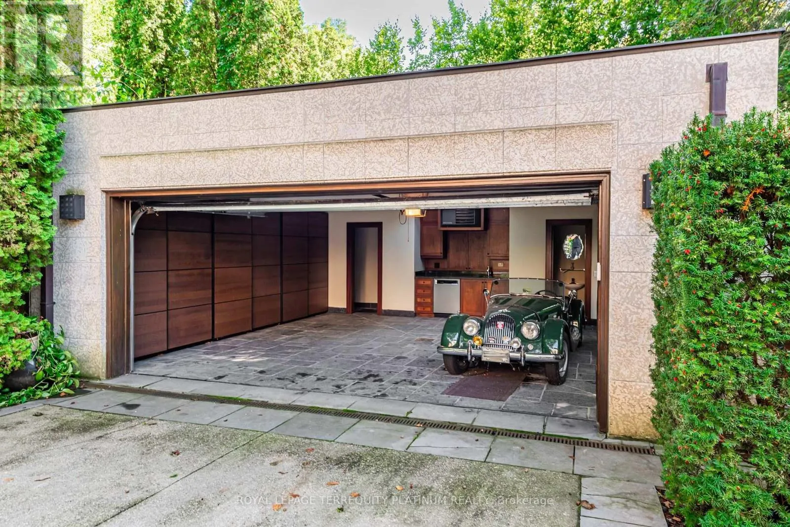 177 ROXBOROUGH DRIVE