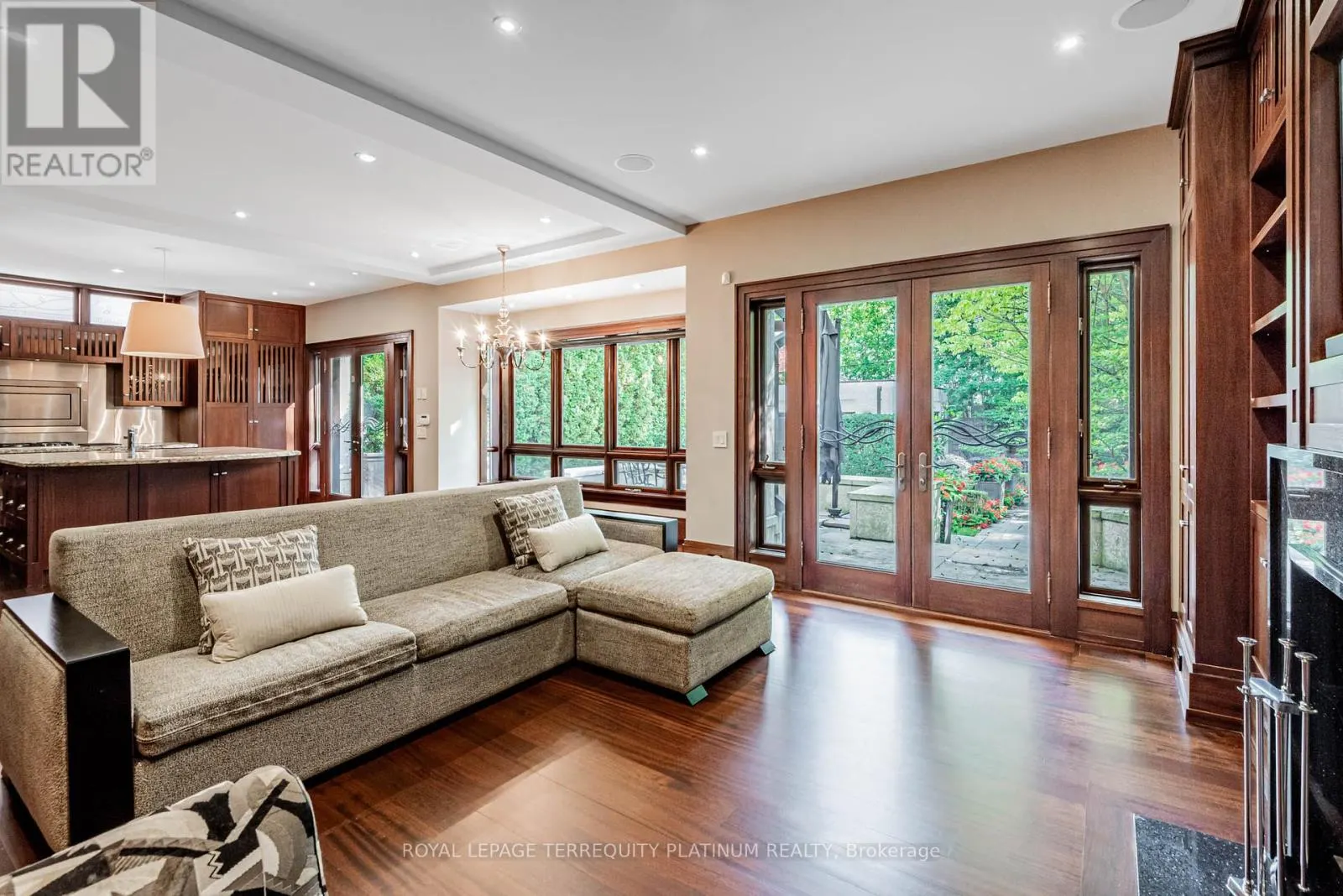 177 ROXBOROUGH DRIVE