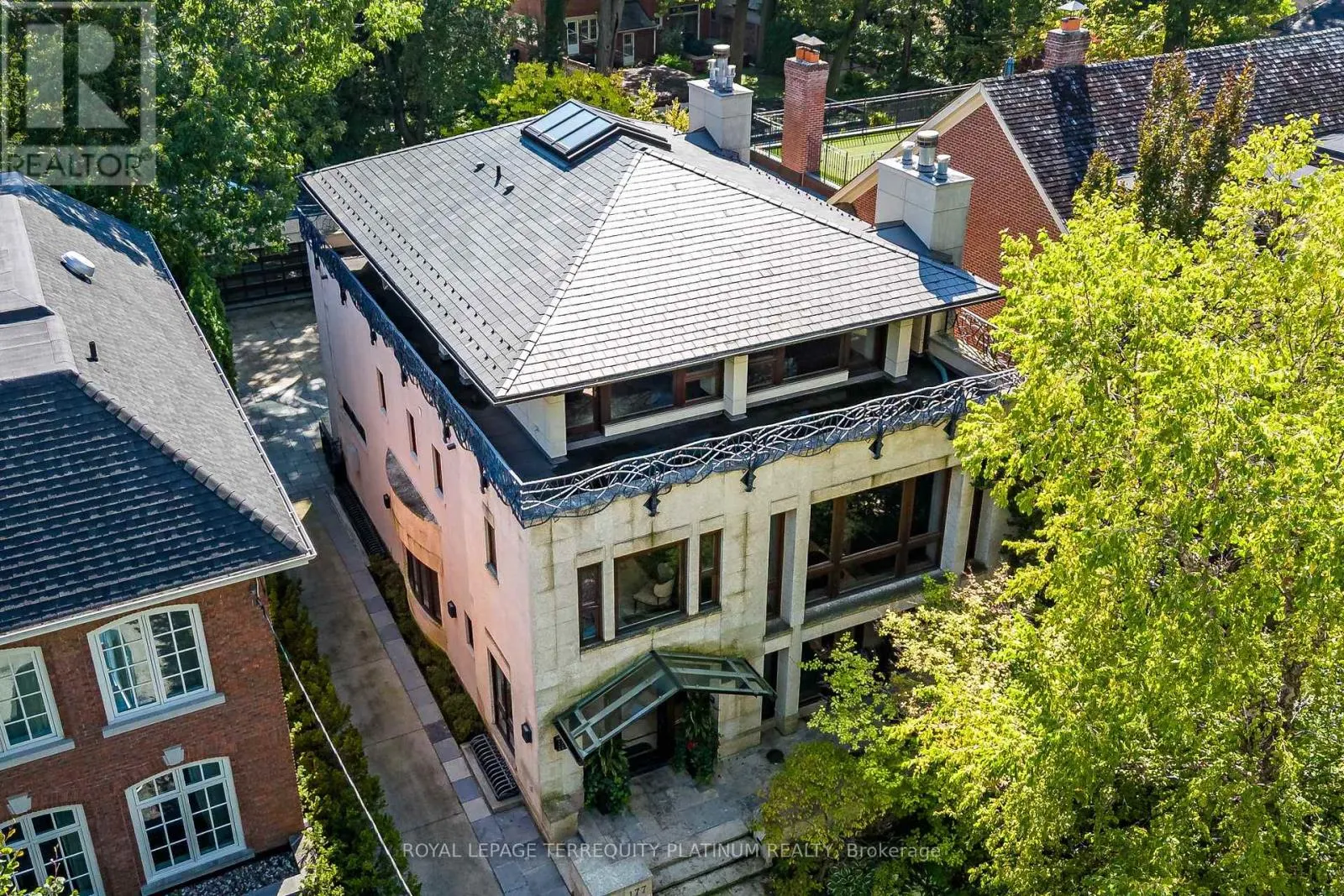 177 ROXBOROUGH DRIVE