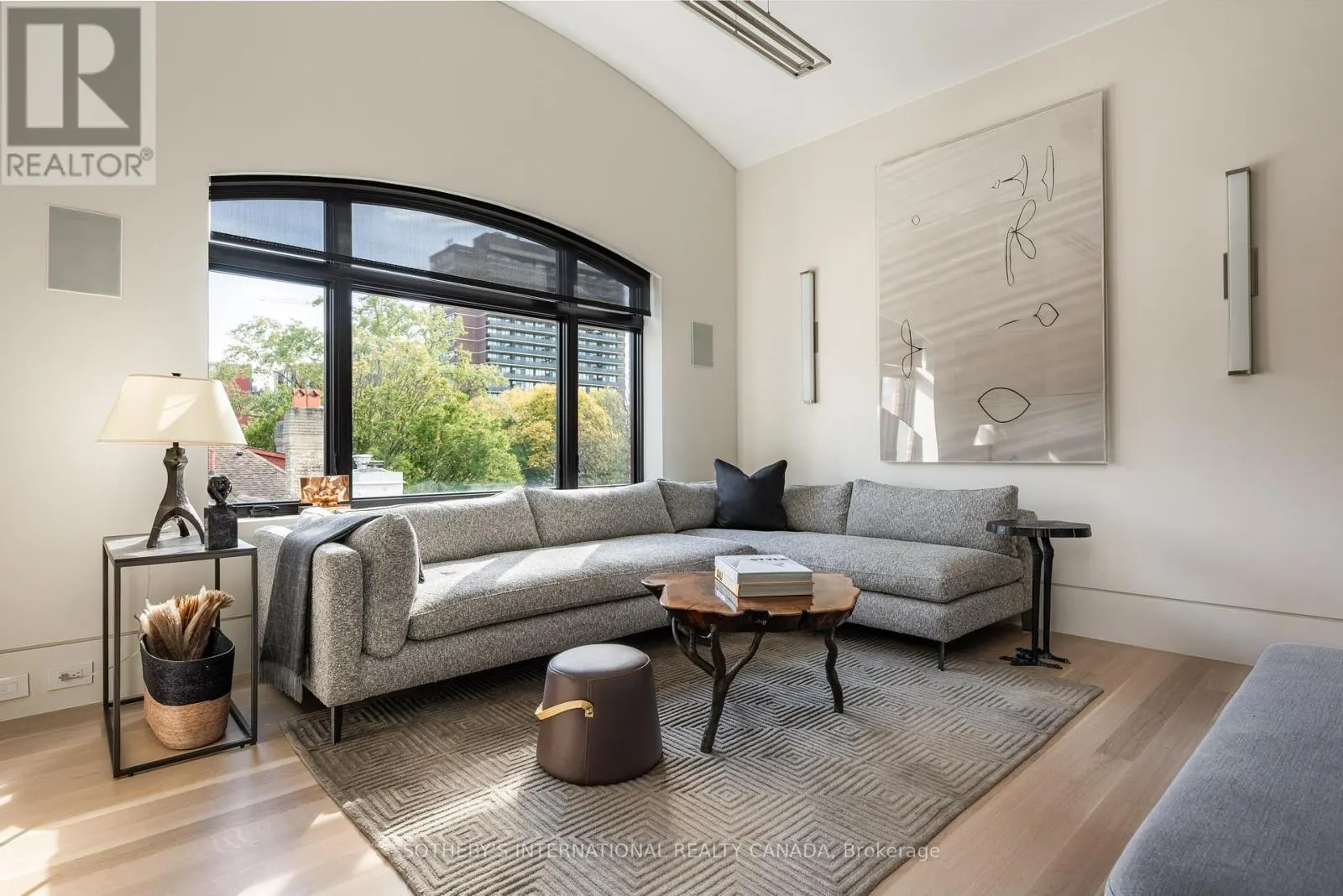 3 - 85 BEDFORD ROAD