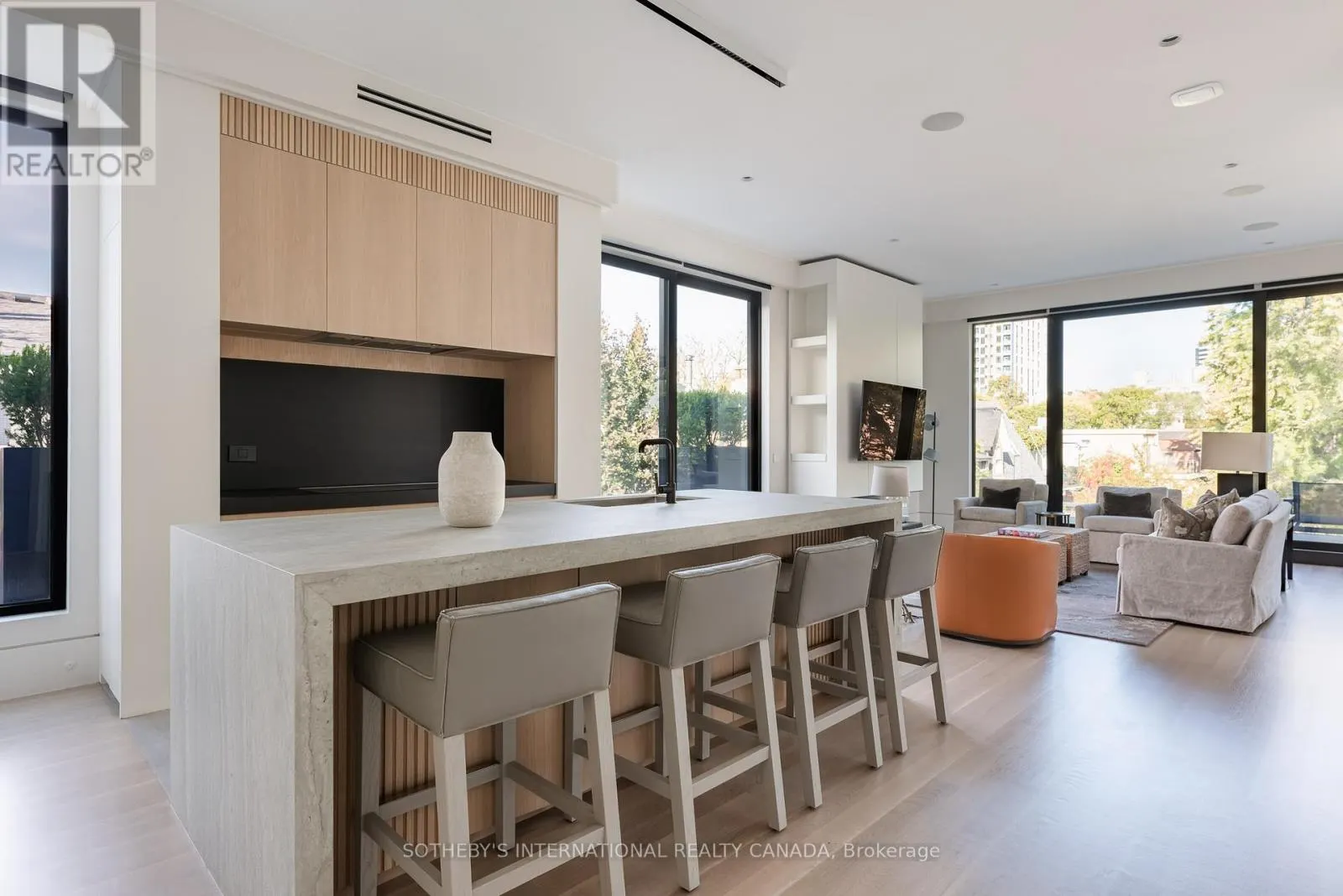 3 - 85 BEDFORD ROAD