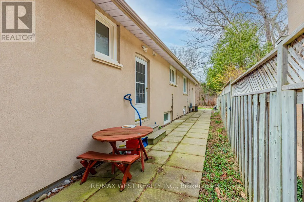 LOWER - 606 CONACHER DRIVE