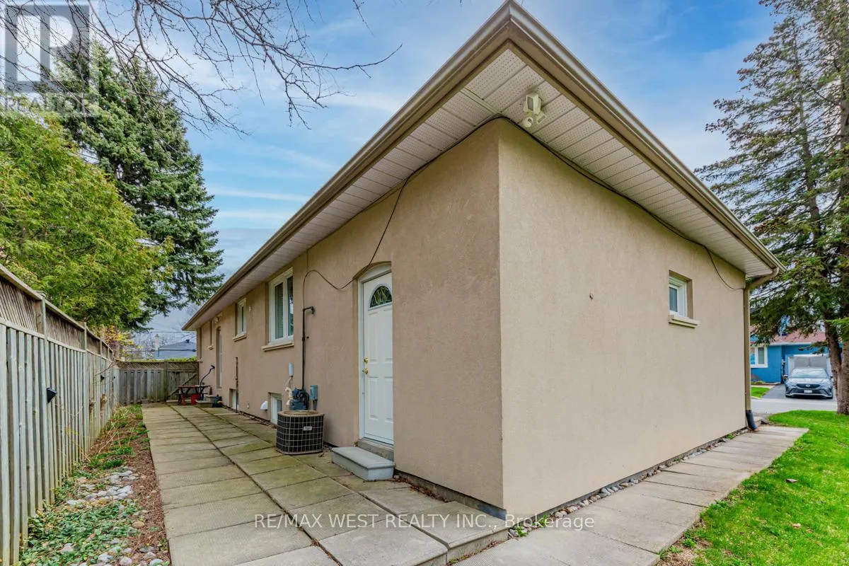 LOWER - 606 CONACHER DRIVE