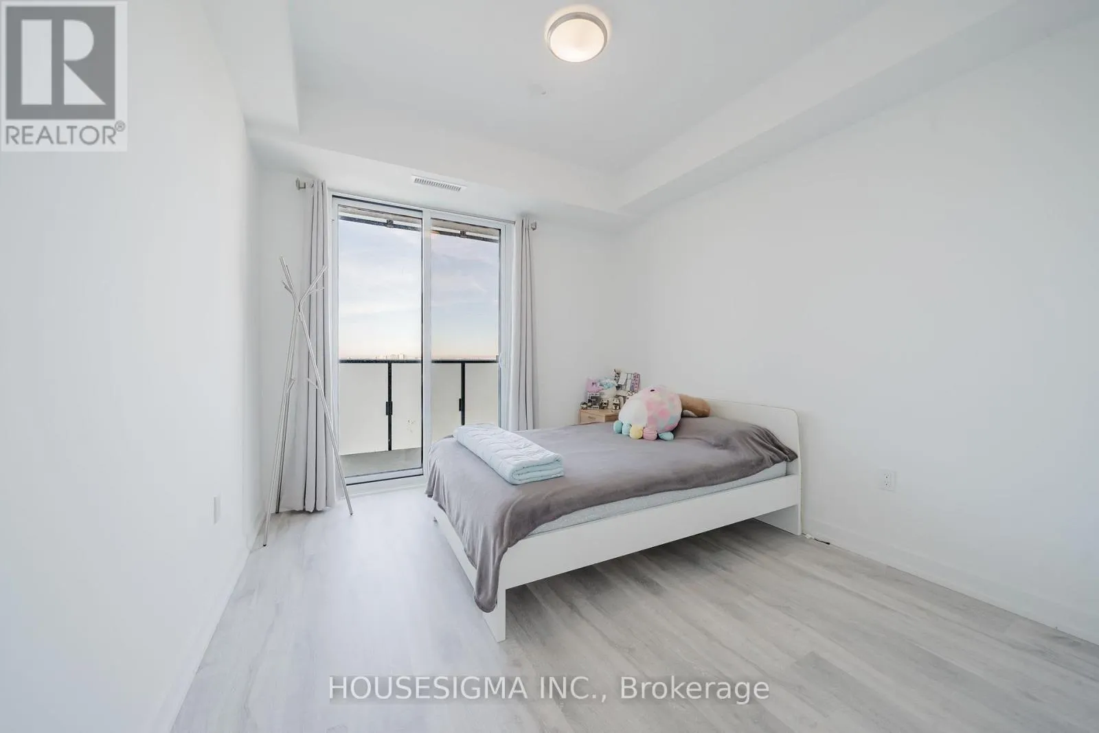 2106 - 8 OLYMPIC GARDEN DRIVE
