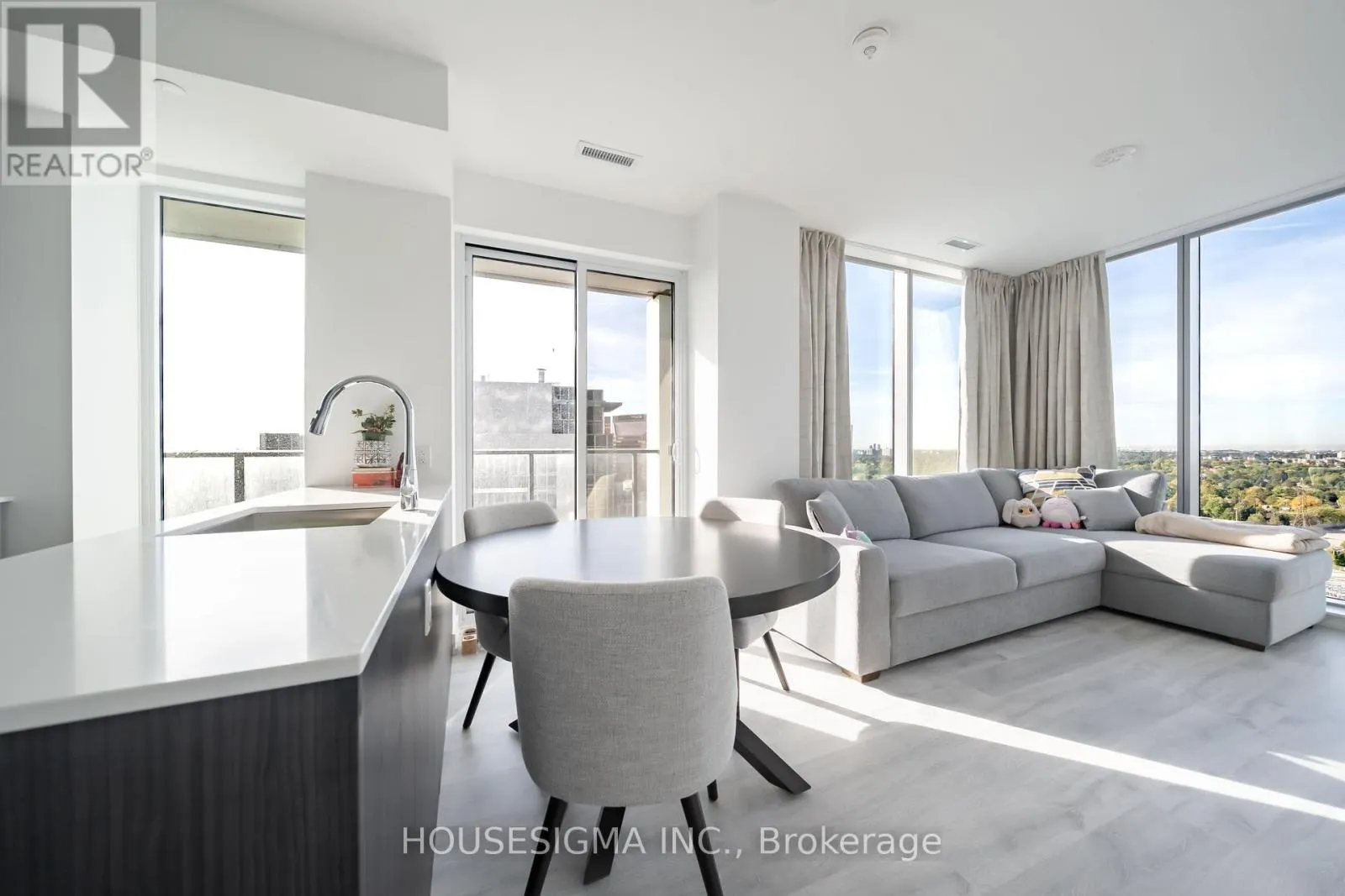 2106 - 8 OLYMPIC GARDEN DRIVE