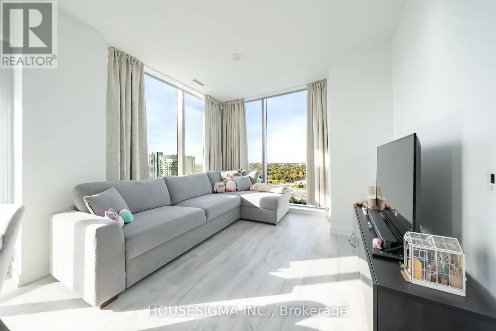 2106 - 8 OLYMPIC GARDEN DRIVE