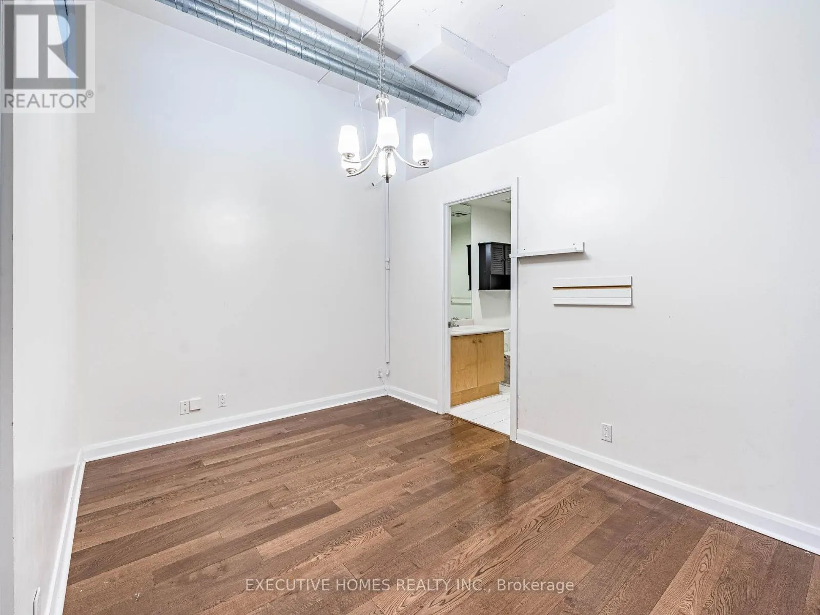 1004 - 700 KING STREET W