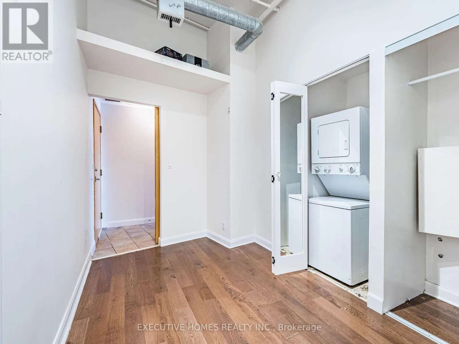 1004 - 700 KING STREET W