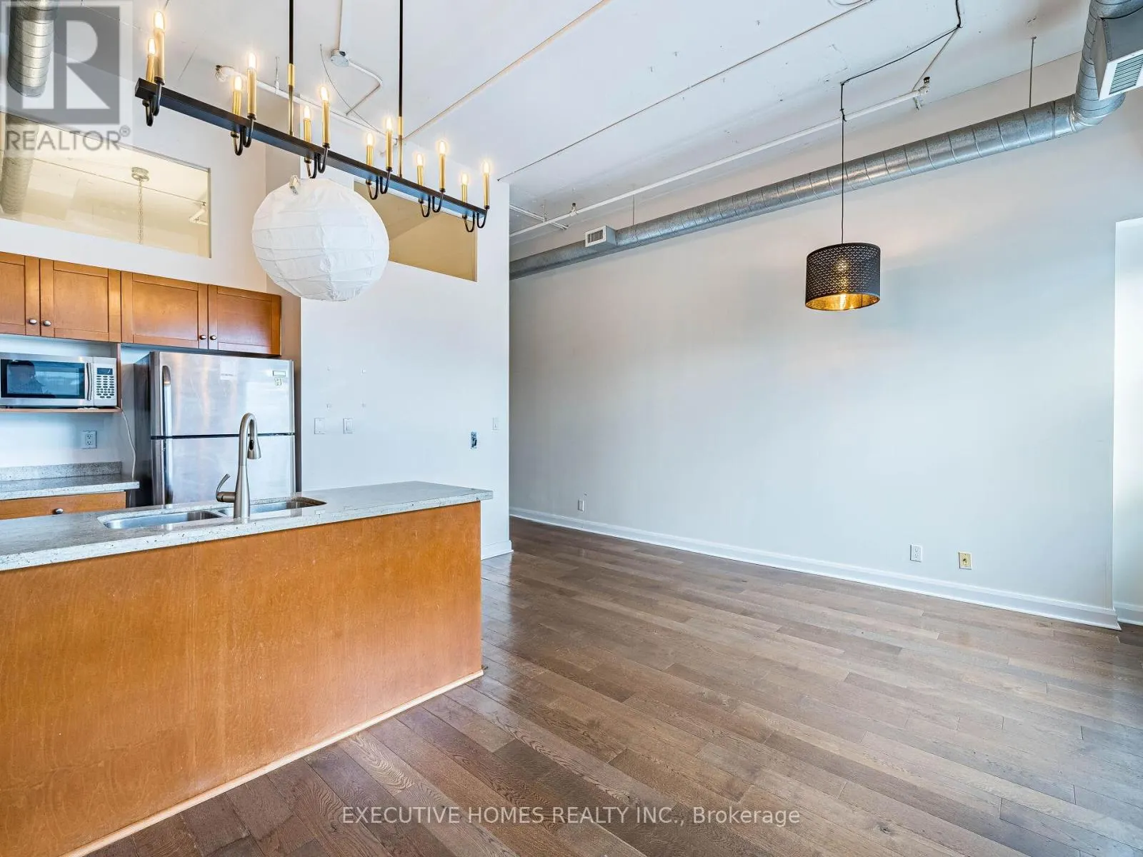 1004 - 700 KING STREET W