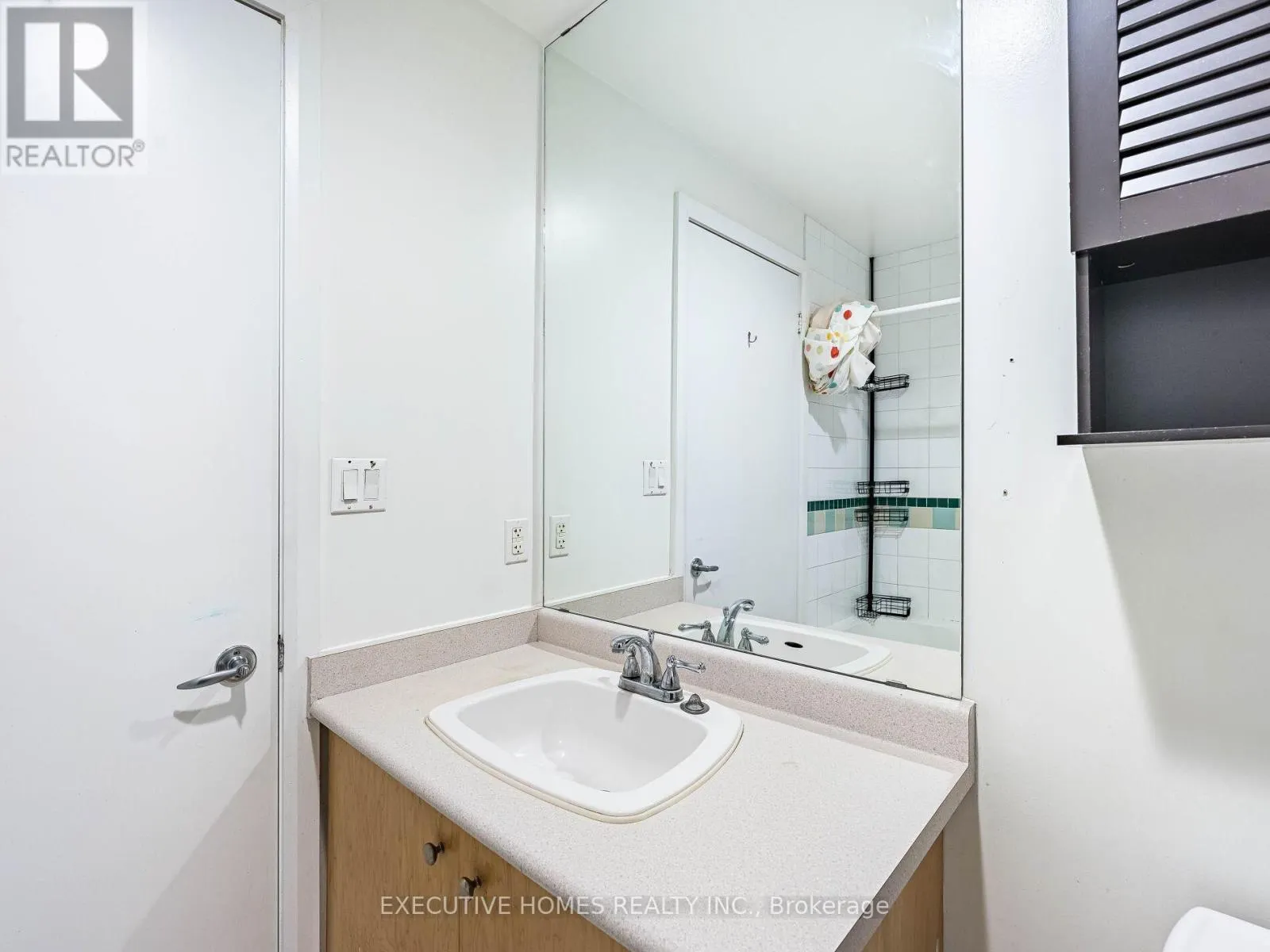 1004 - 700 KING STREET W