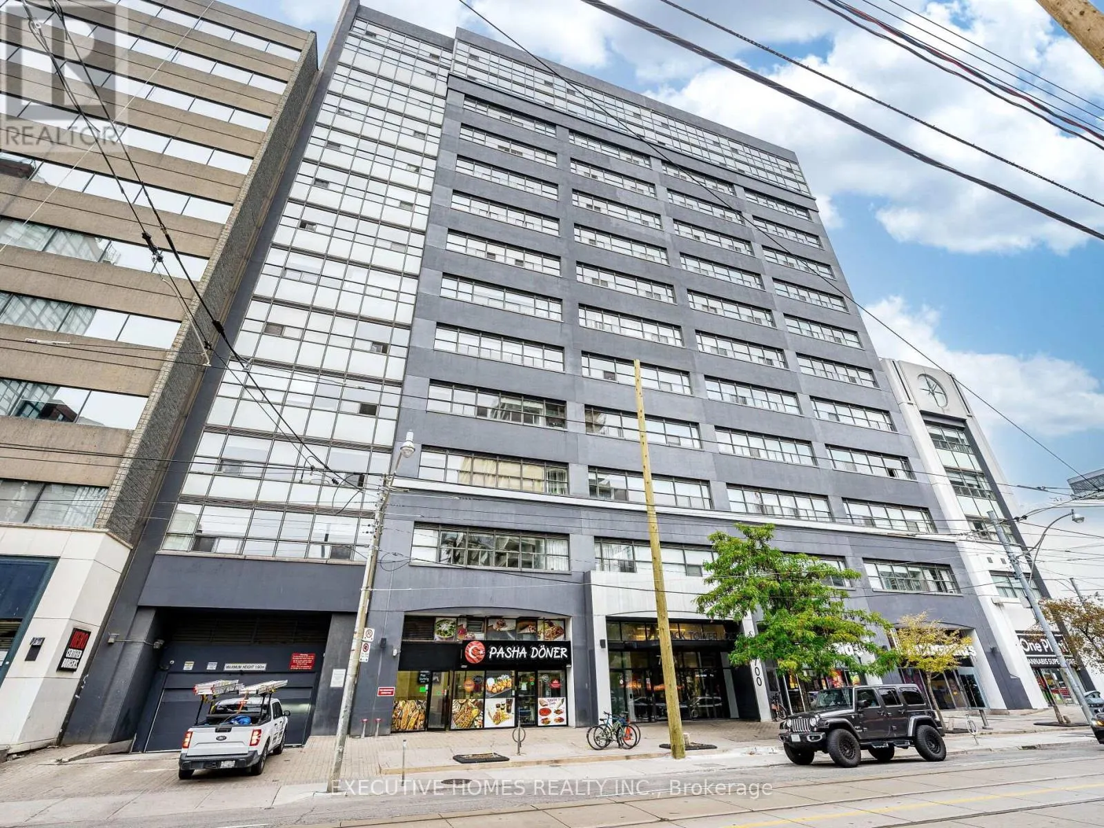 1004 - 700 KING STREET W