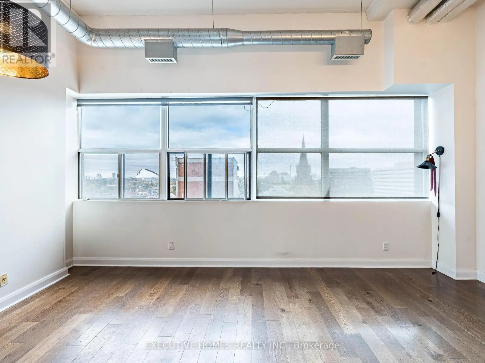 1004 - 700 KING STREET W