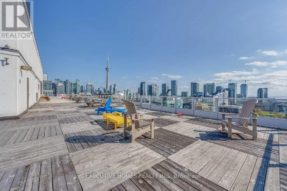1004 - 700 KING STREET W