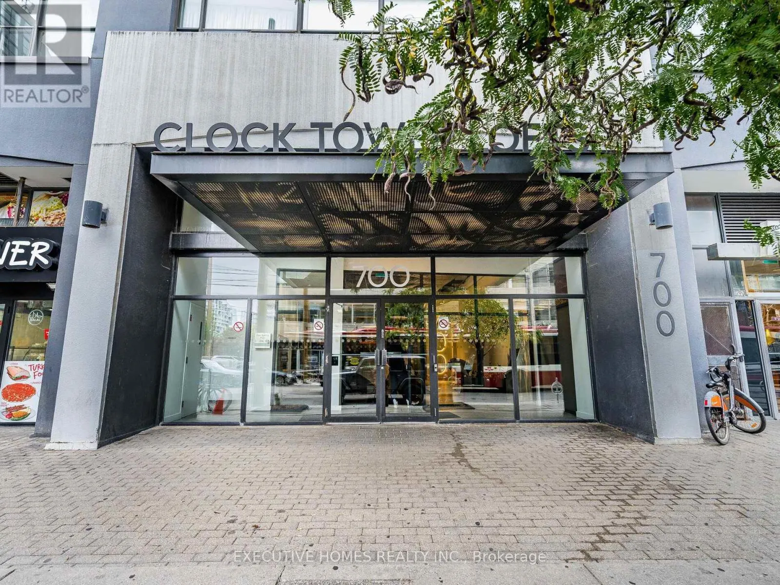 1004 - 700 KING STREET W