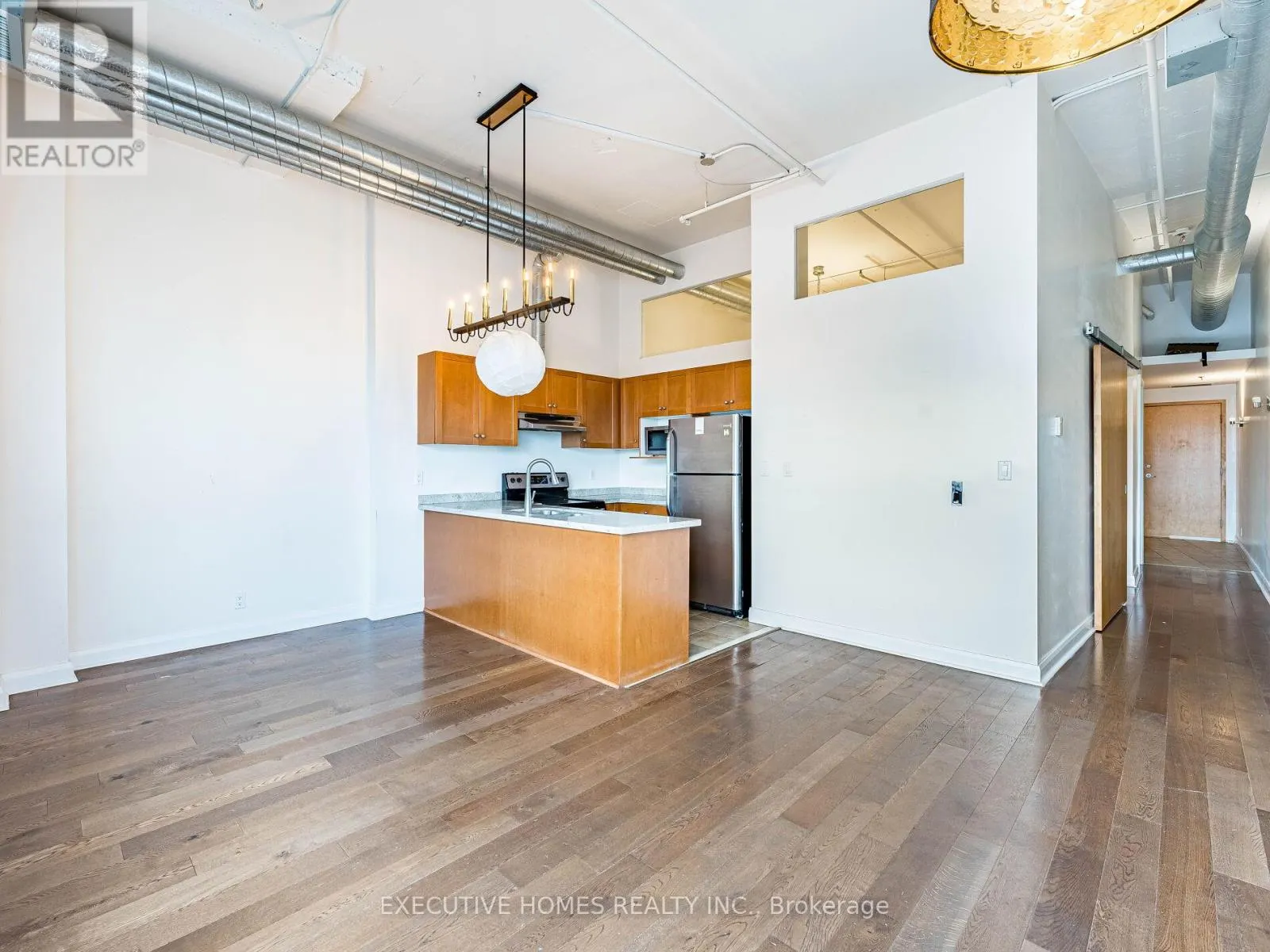 1004 - 700 KING STREET W