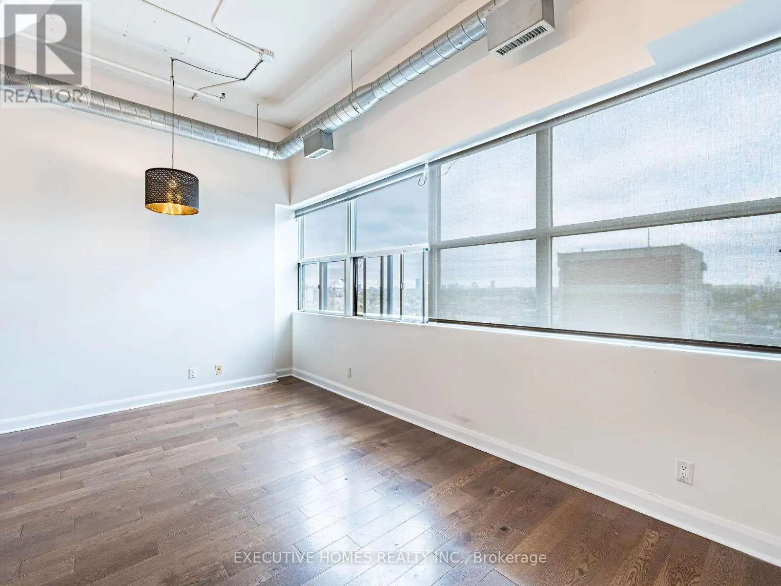 1004 - 700 KING STREET W