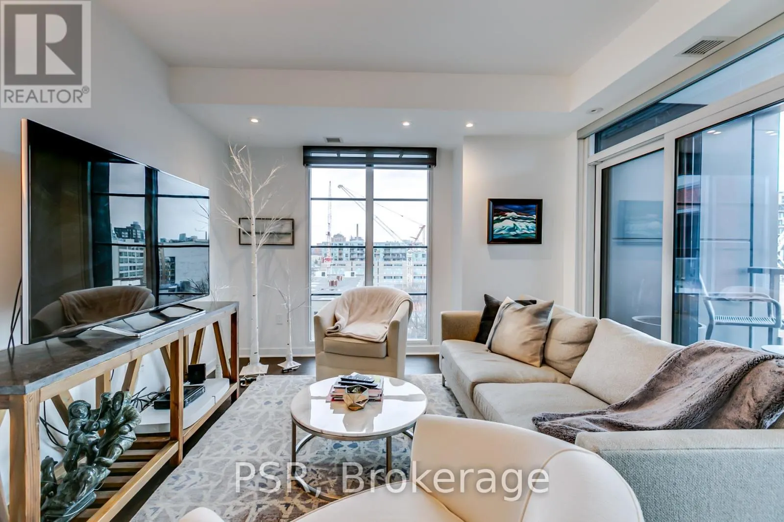 902 - 501 ADELAIDE STREET W