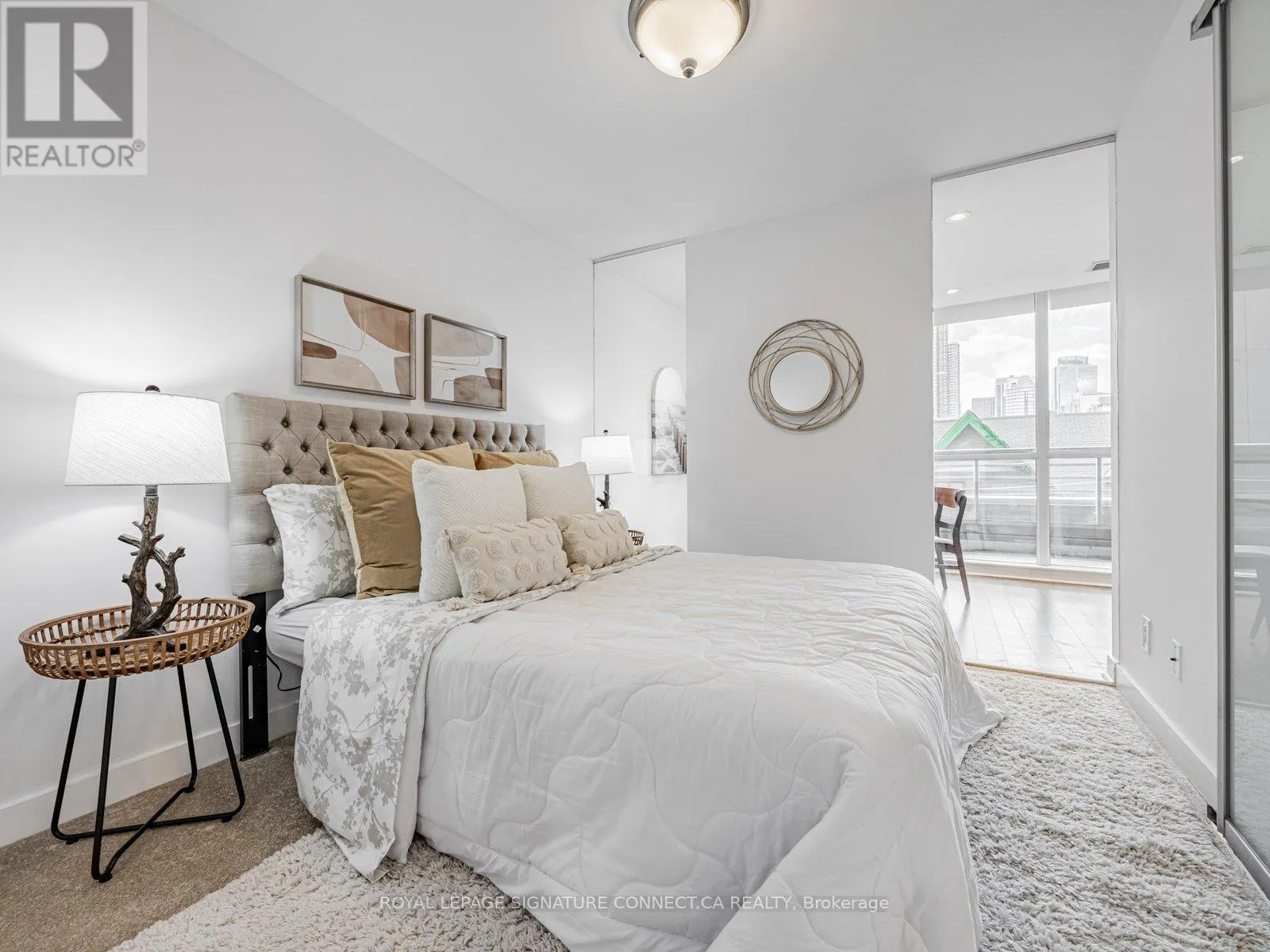 407 - 320 RICHMOND STREET W