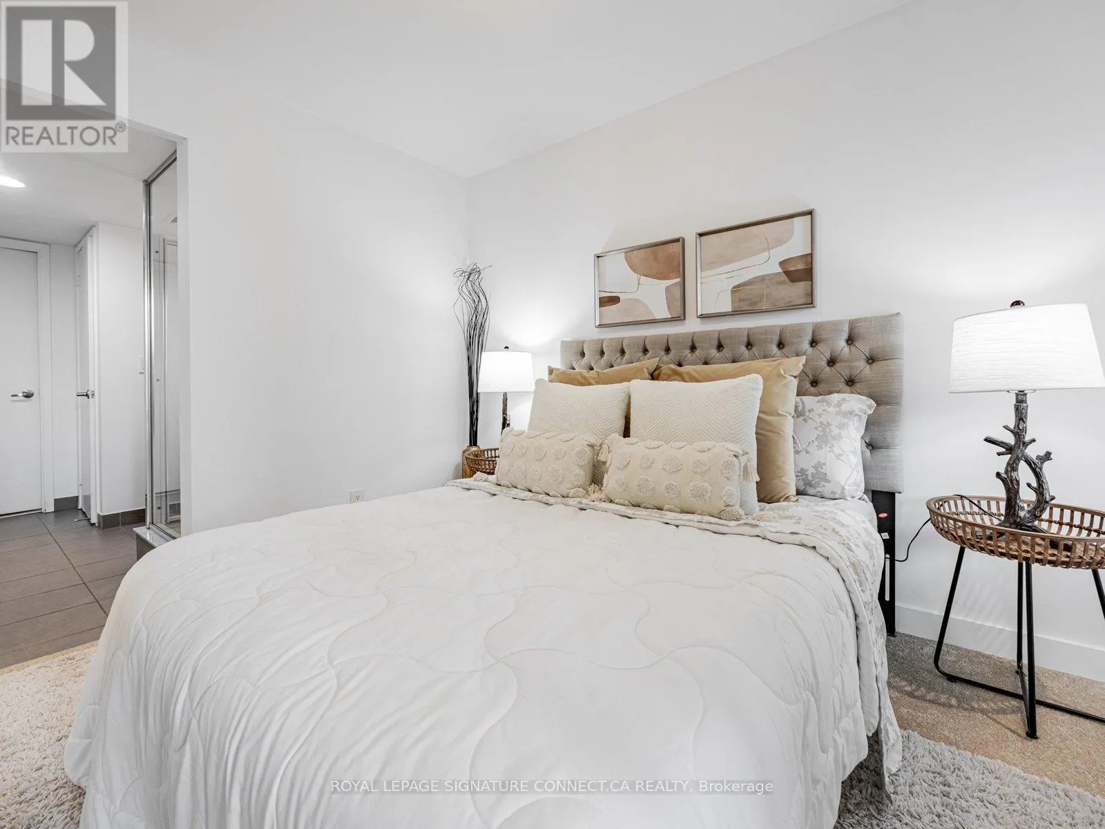 407 - 320 RICHMOND STREET W