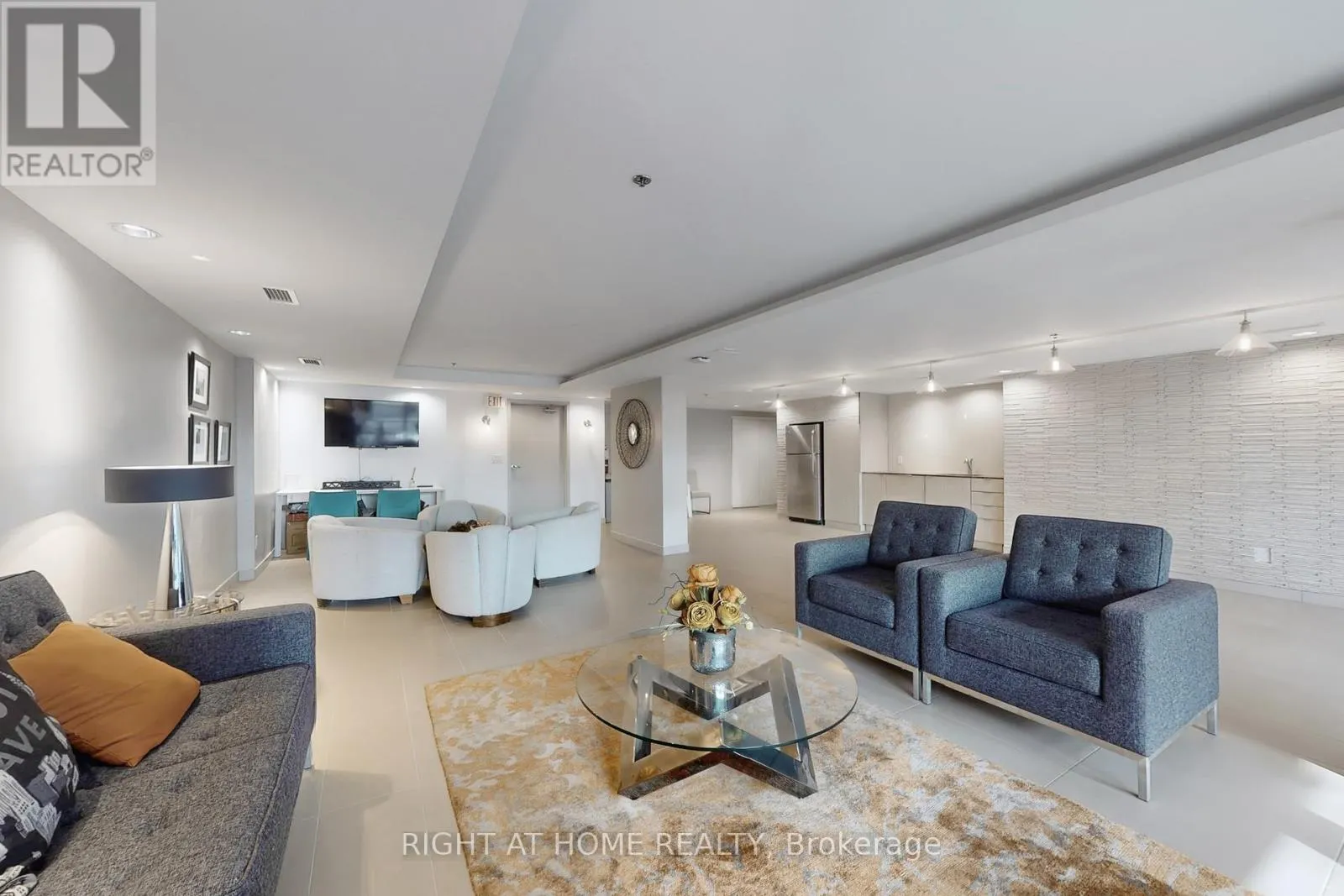 LEVEL 2 PARTY ROOM - 508 WELLINGTON STREET W
