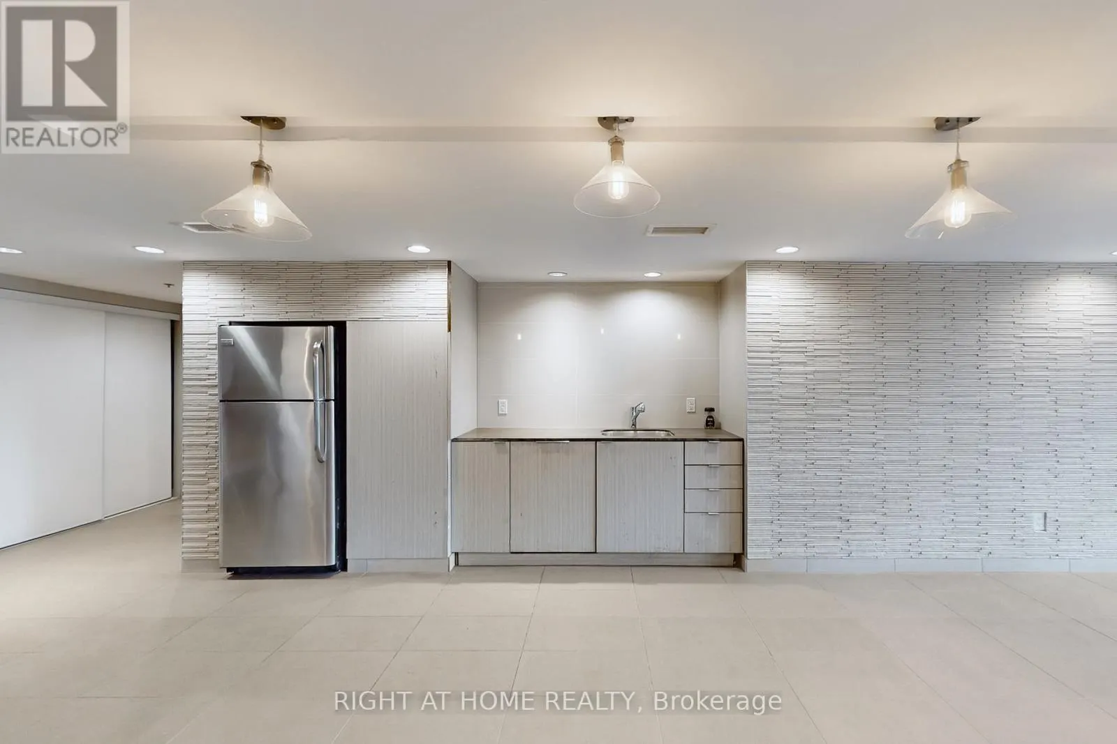 LEVEL 2 PARTY ROOM - 508 WELLINGTON STREET W