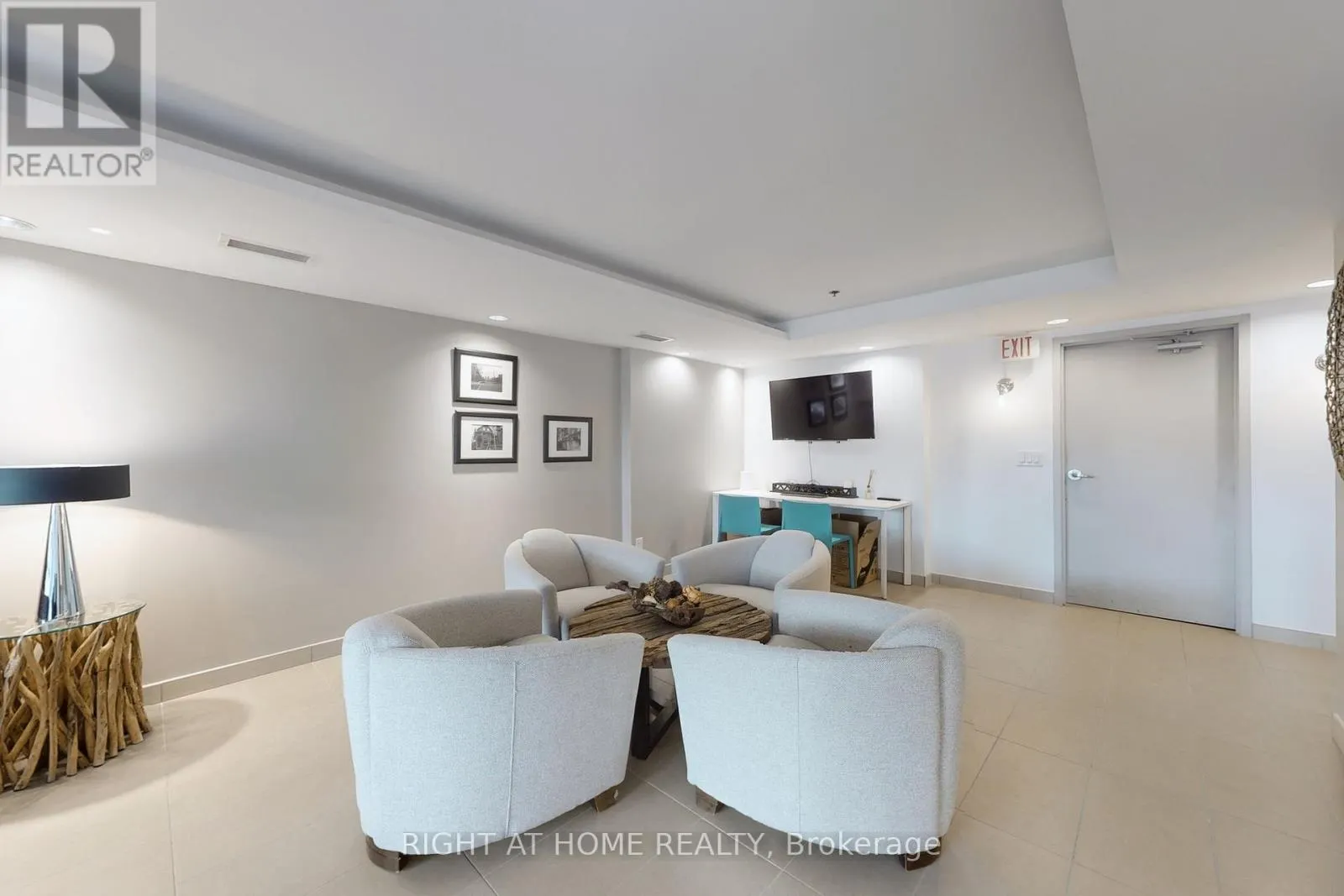 LEVEL 2 PARTY ROOM - 508 WELLINGTON STREET W