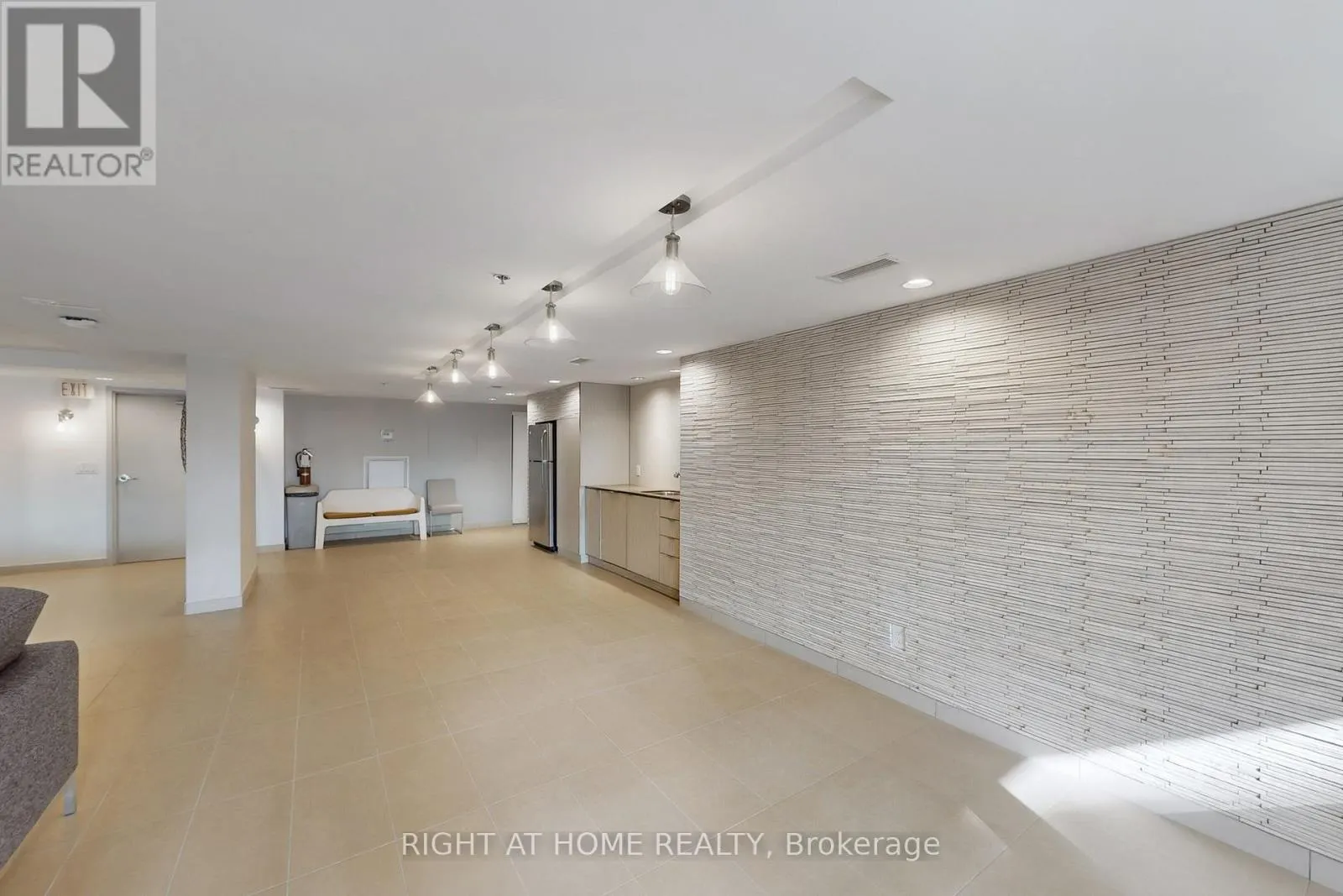 LEVEL 2 PARTY ROOM - 508 WELLINGTON STREET W
