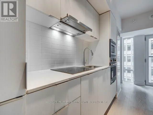 618 - 955 BAY STREET