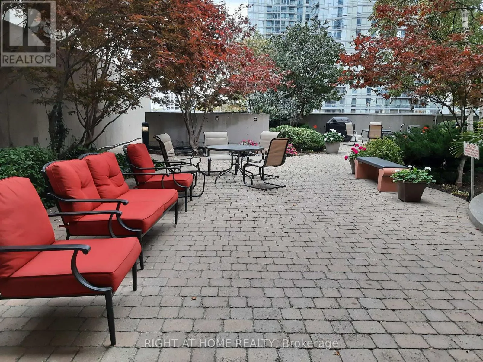 916 - 81 NAVY WHARF COURT