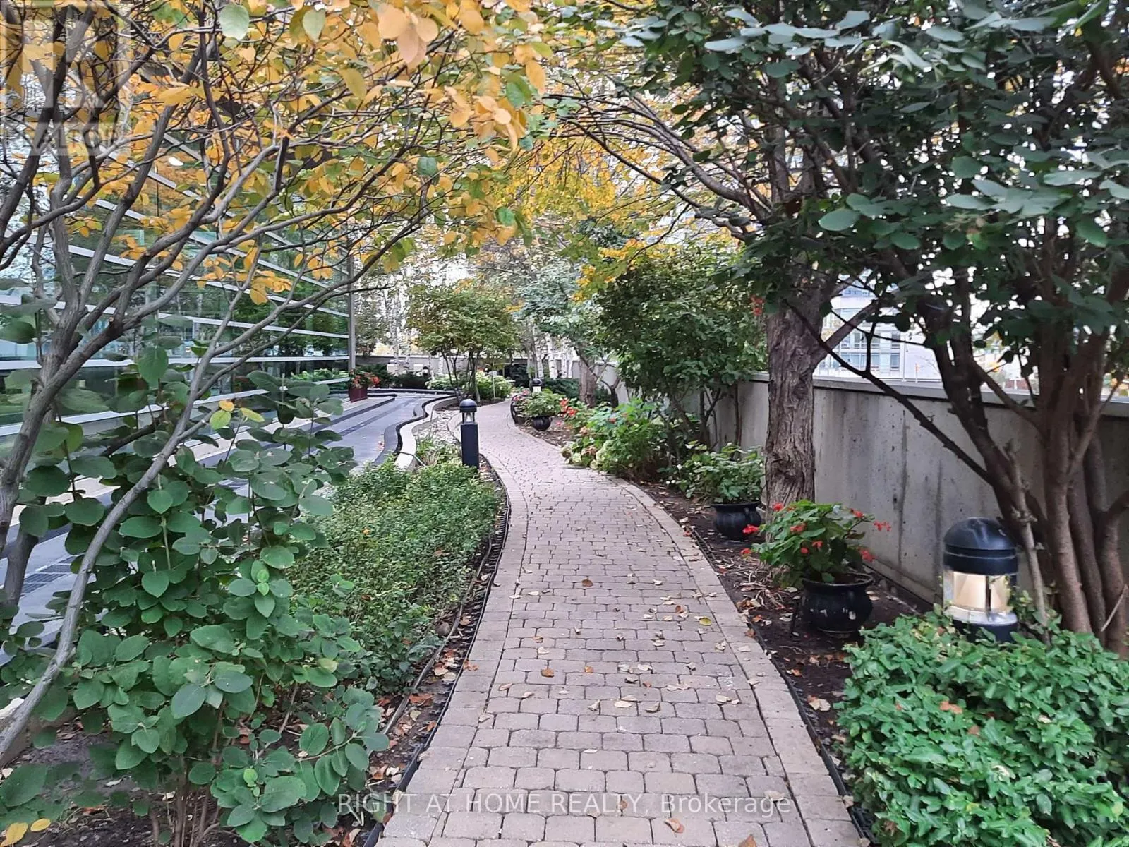 916 - 81 NAVY WHARF COURT