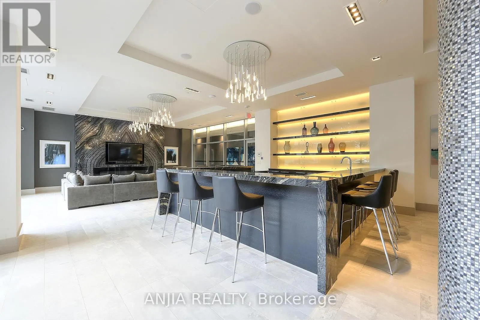PH11 - 525 ADELAIDE STREET W