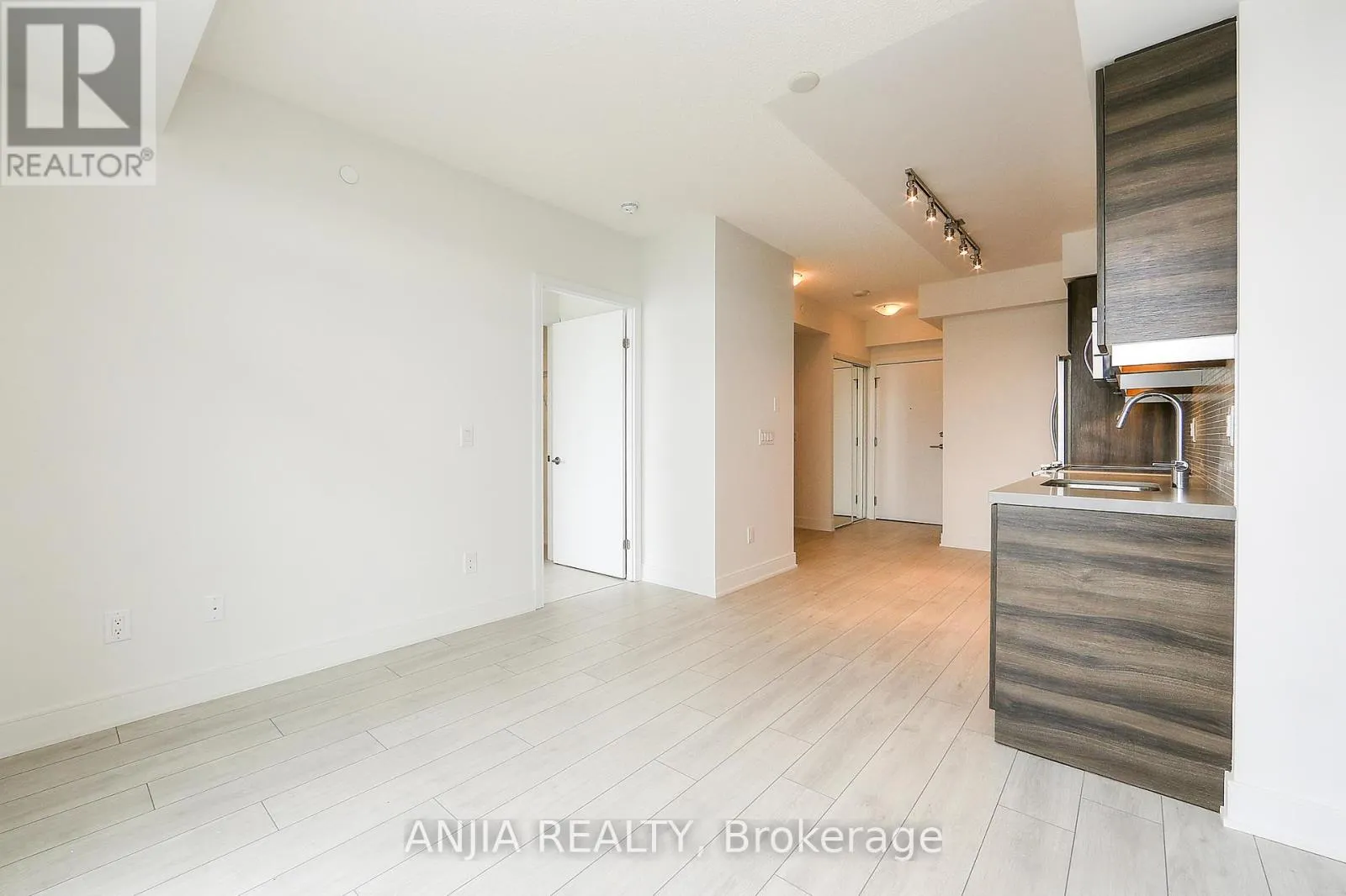 PH11 - 525 ADELAIDE STREET W