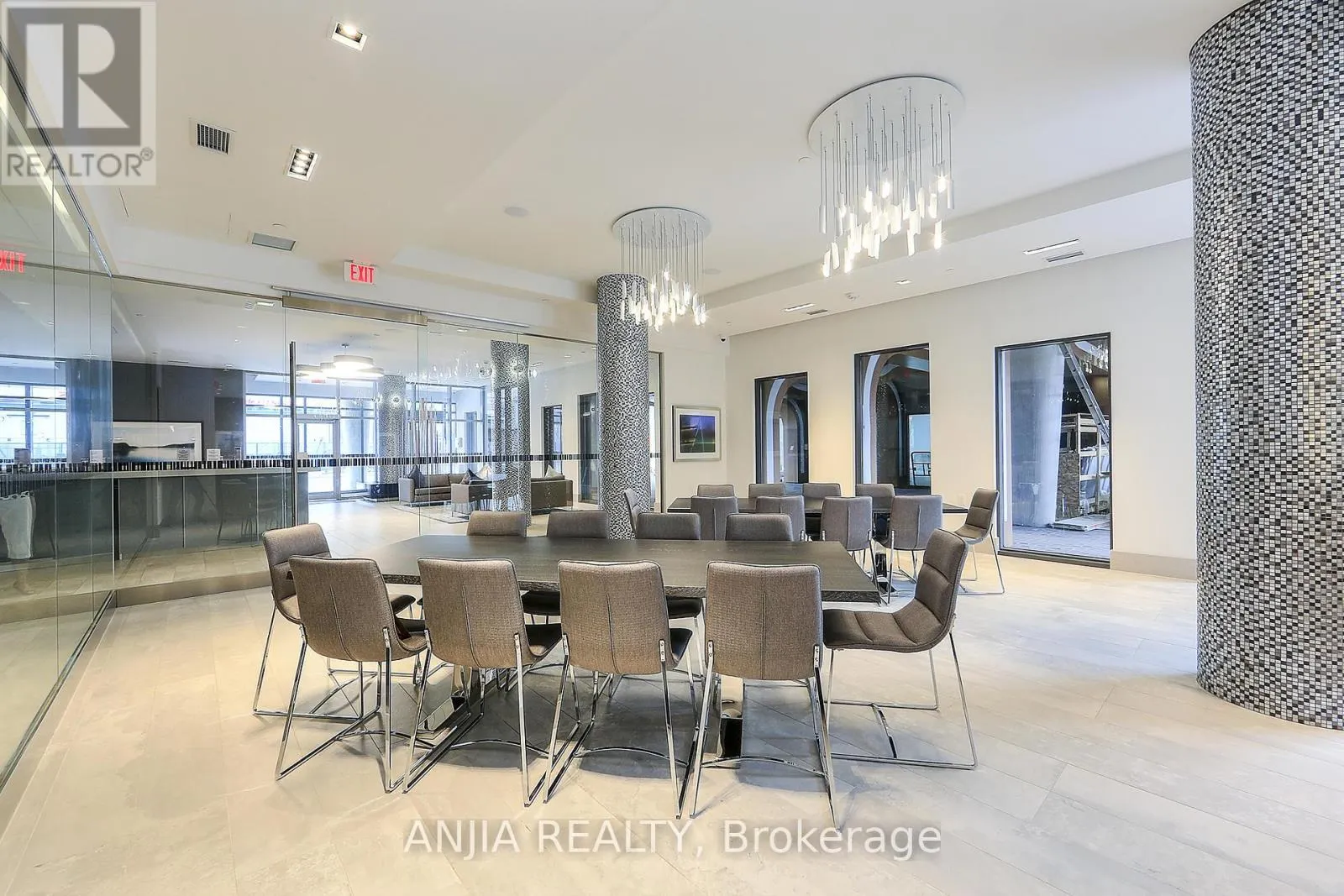 PH11 - 525 ADELAIDE STREET W