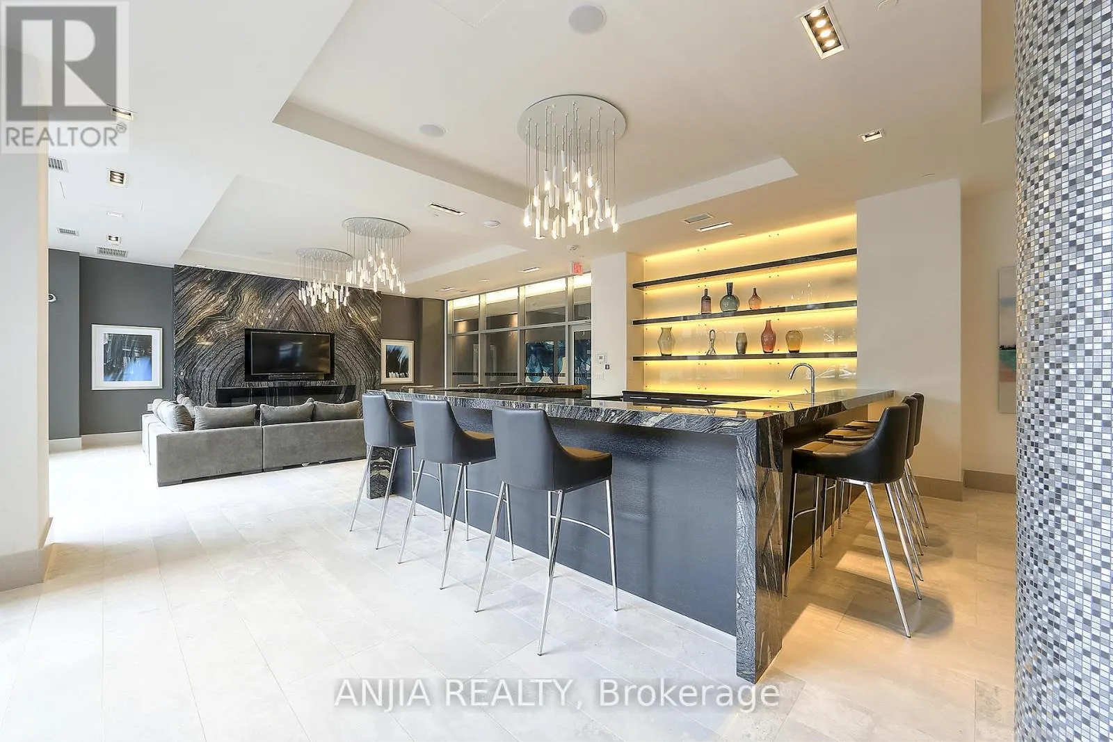 PH11 - 525 ADELAIDE STREET W