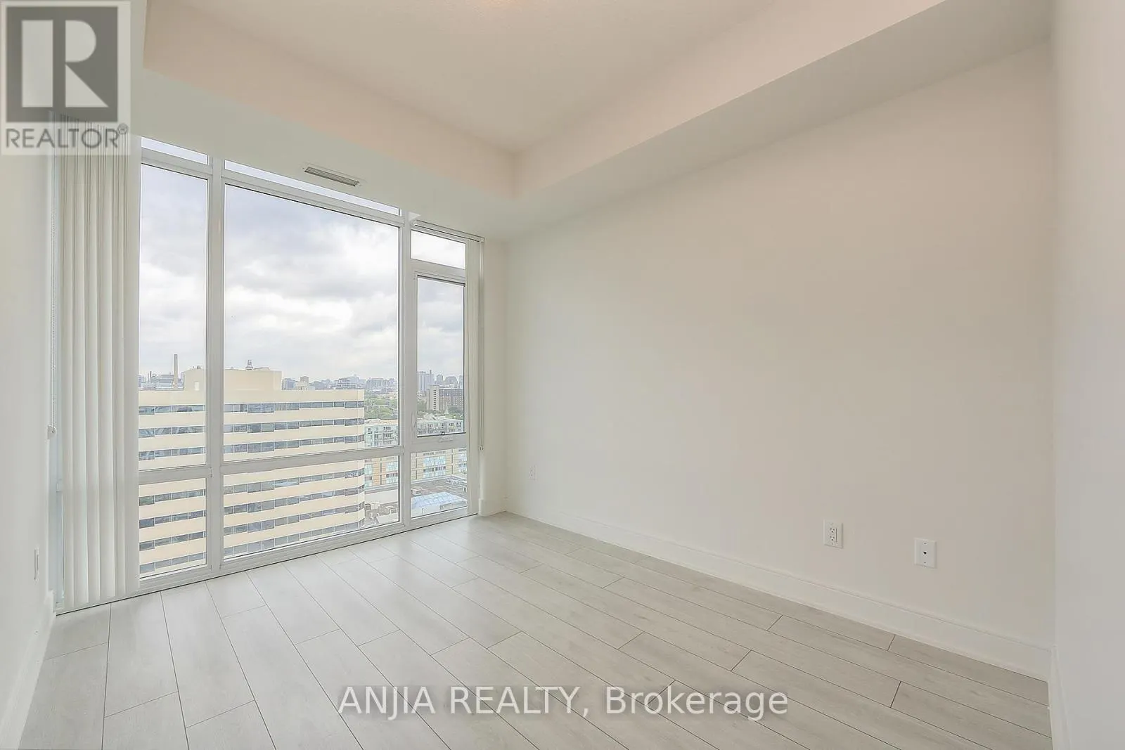 PH11 - 525 ADELAIDE STREET W