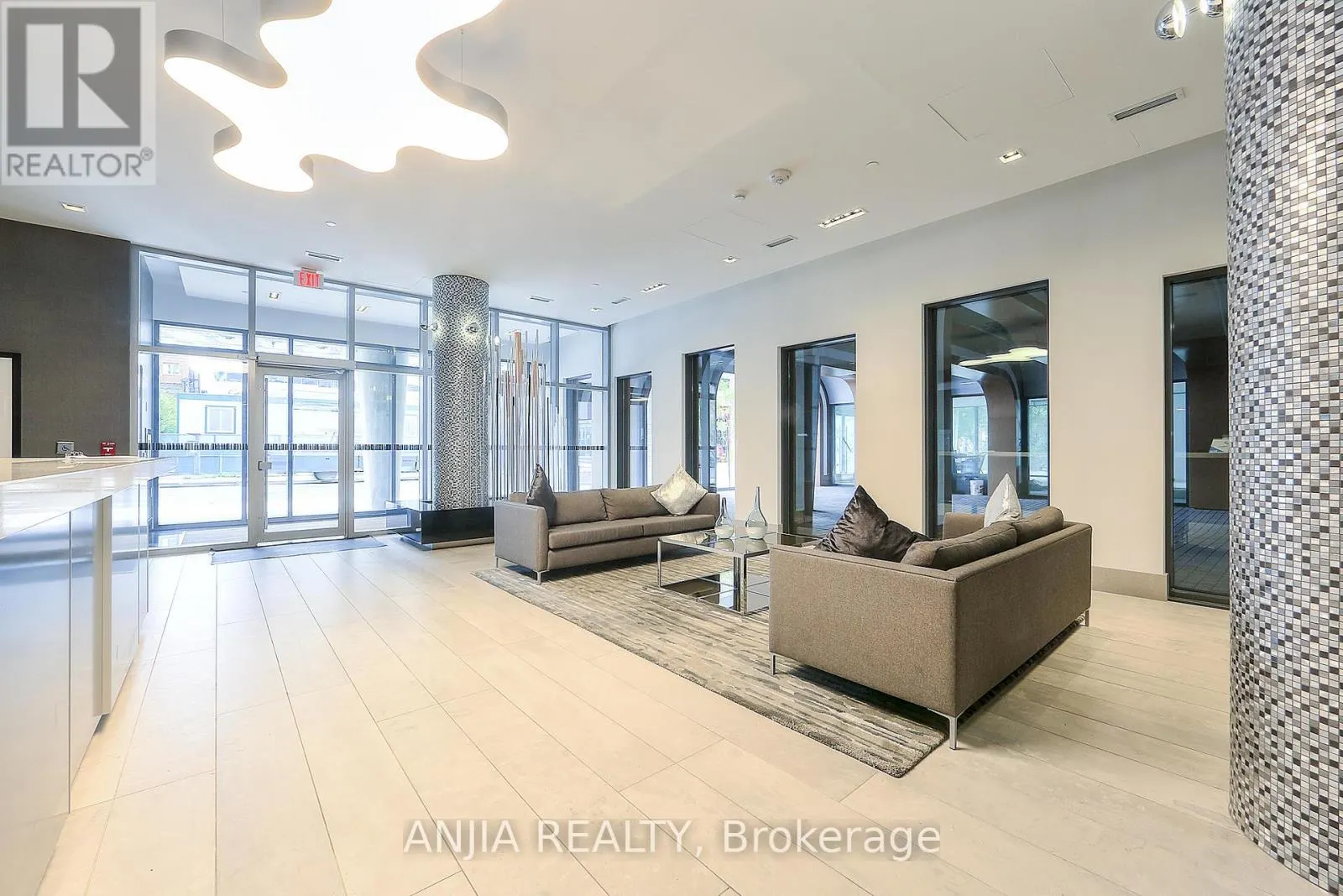 PH11 - 525 ADELAIDE STREET W