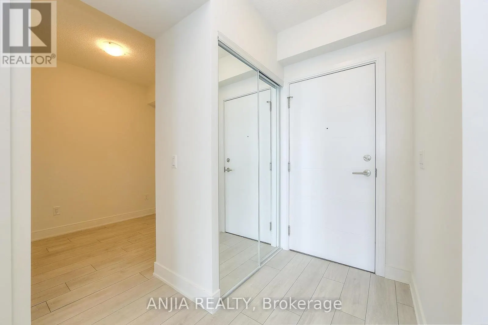 PH11 - 525 ADELAIDE STREET W