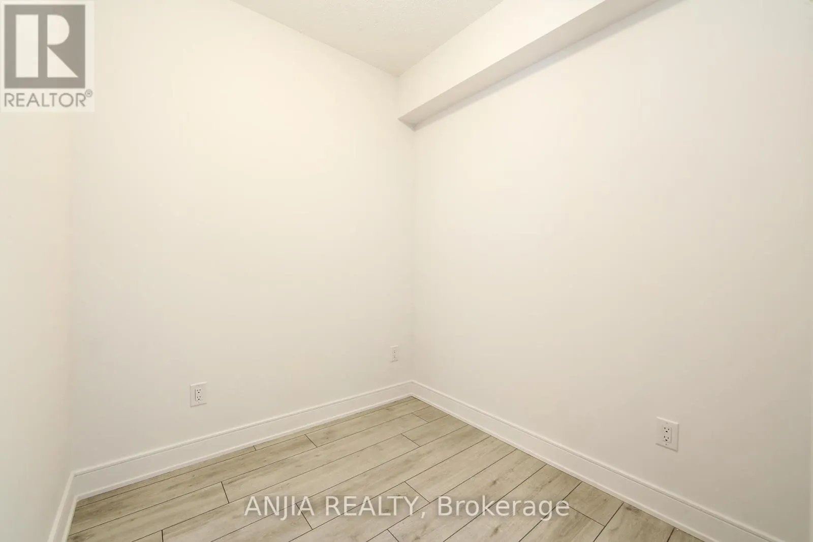 PH11 - 525 ADELAIDE STREET W