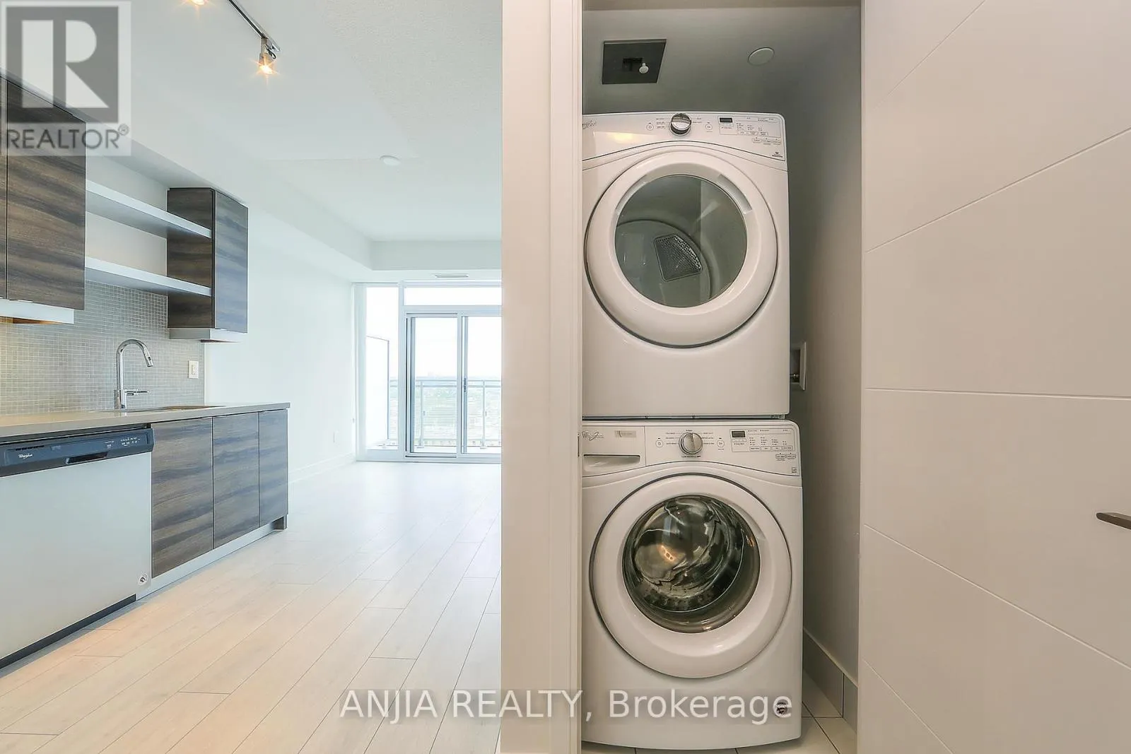 PH11 - 525 ADELAIDE STREET W