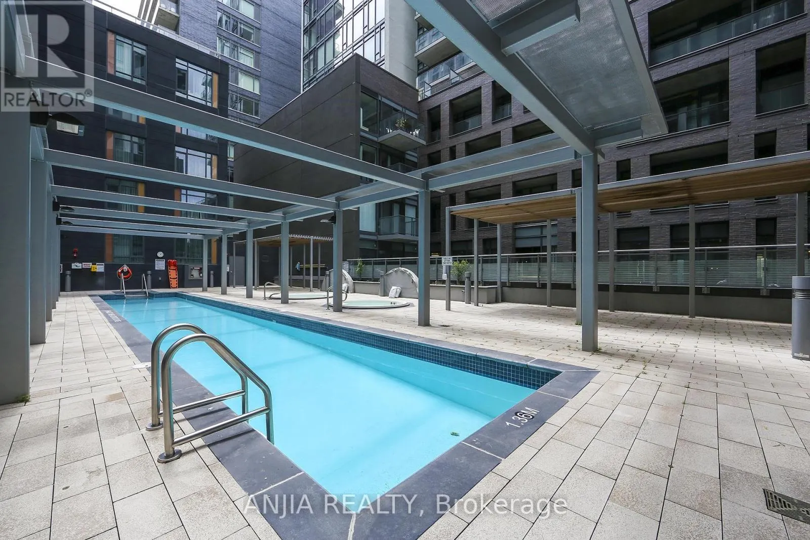 PH11 - 525 ADELAIDE STREET W