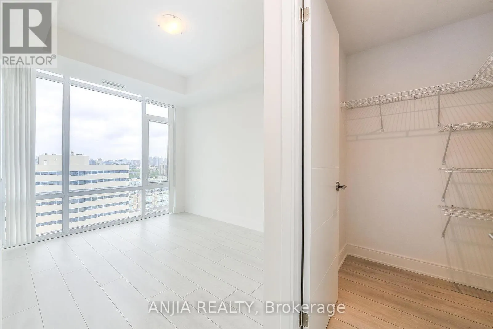 PH11 - 525 ADELAIDE STREET W