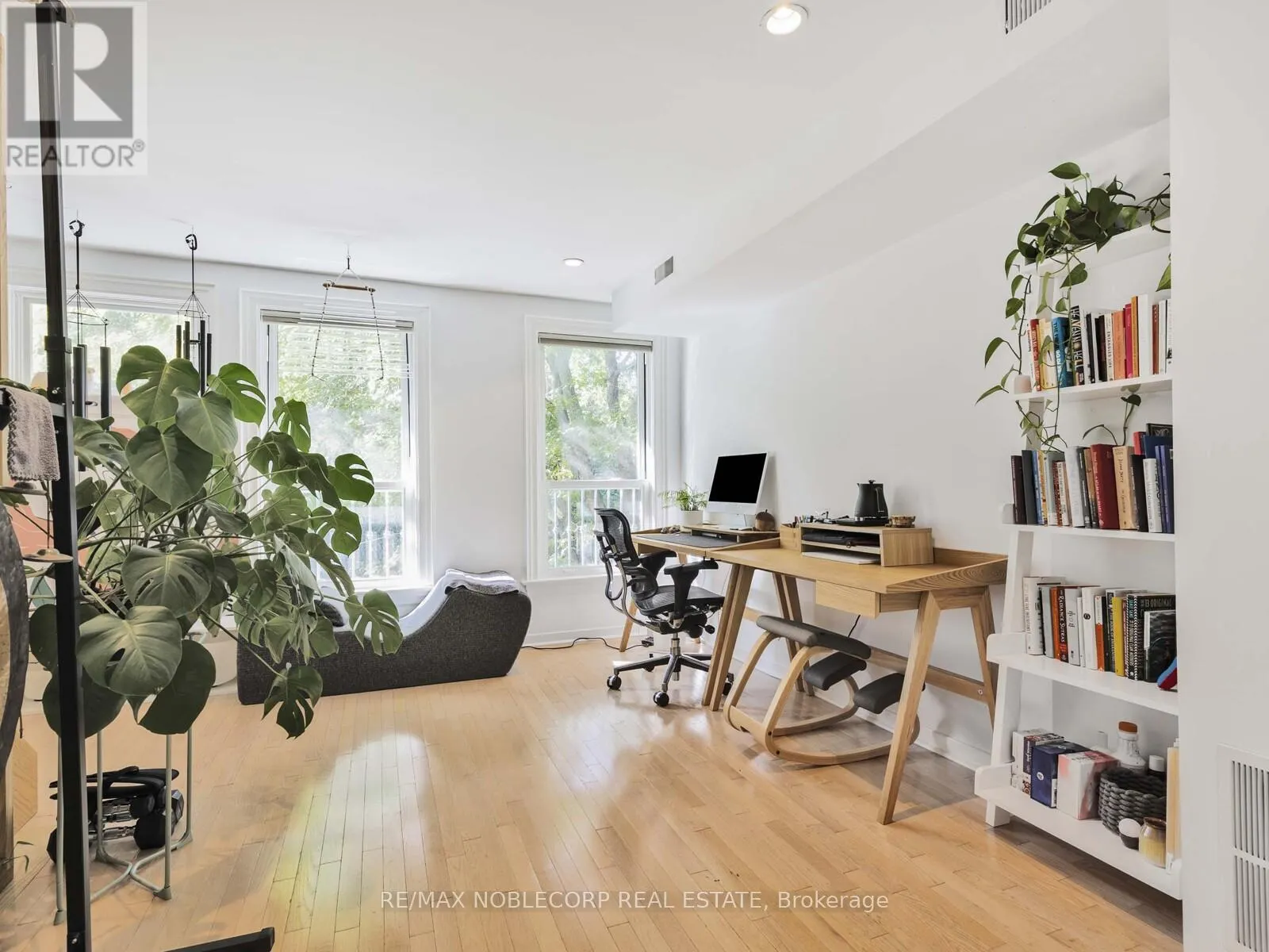 11 HILL CREST AVENUE
