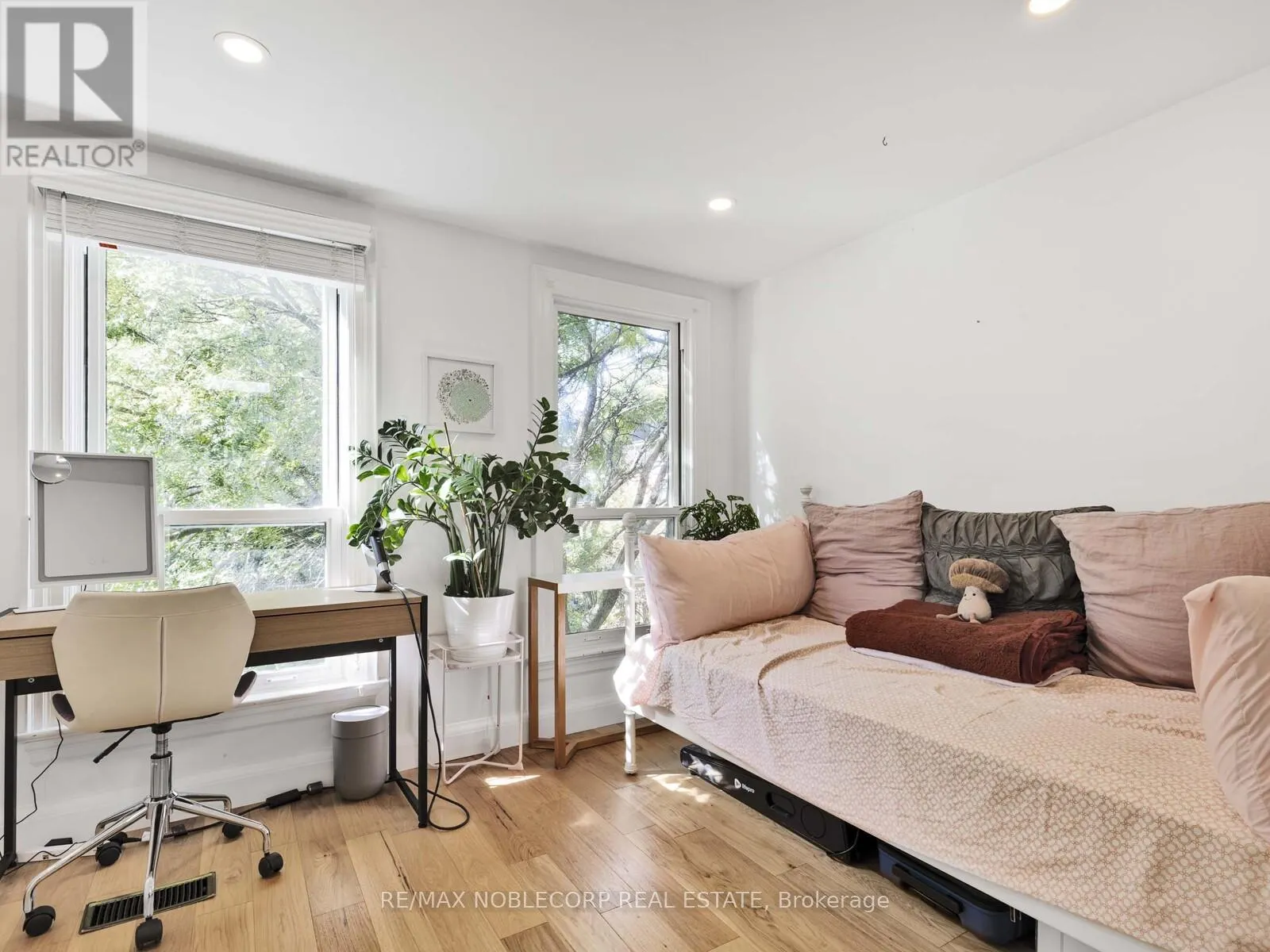 11 HILL CREST AVENUE